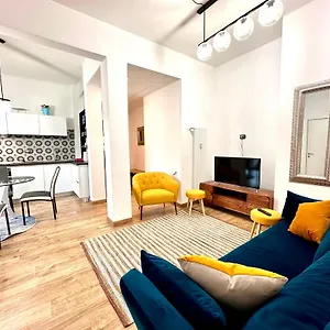  Appartement Lombardo's Family - Free Private Parking 700m From The Station! Italie